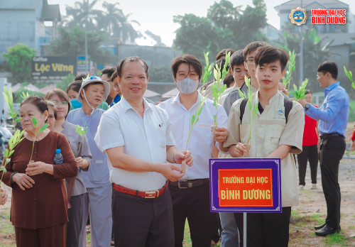 Tuổi trẻ BDU góp phần xây dựng “Thành phố Xanh - Thân thiện”